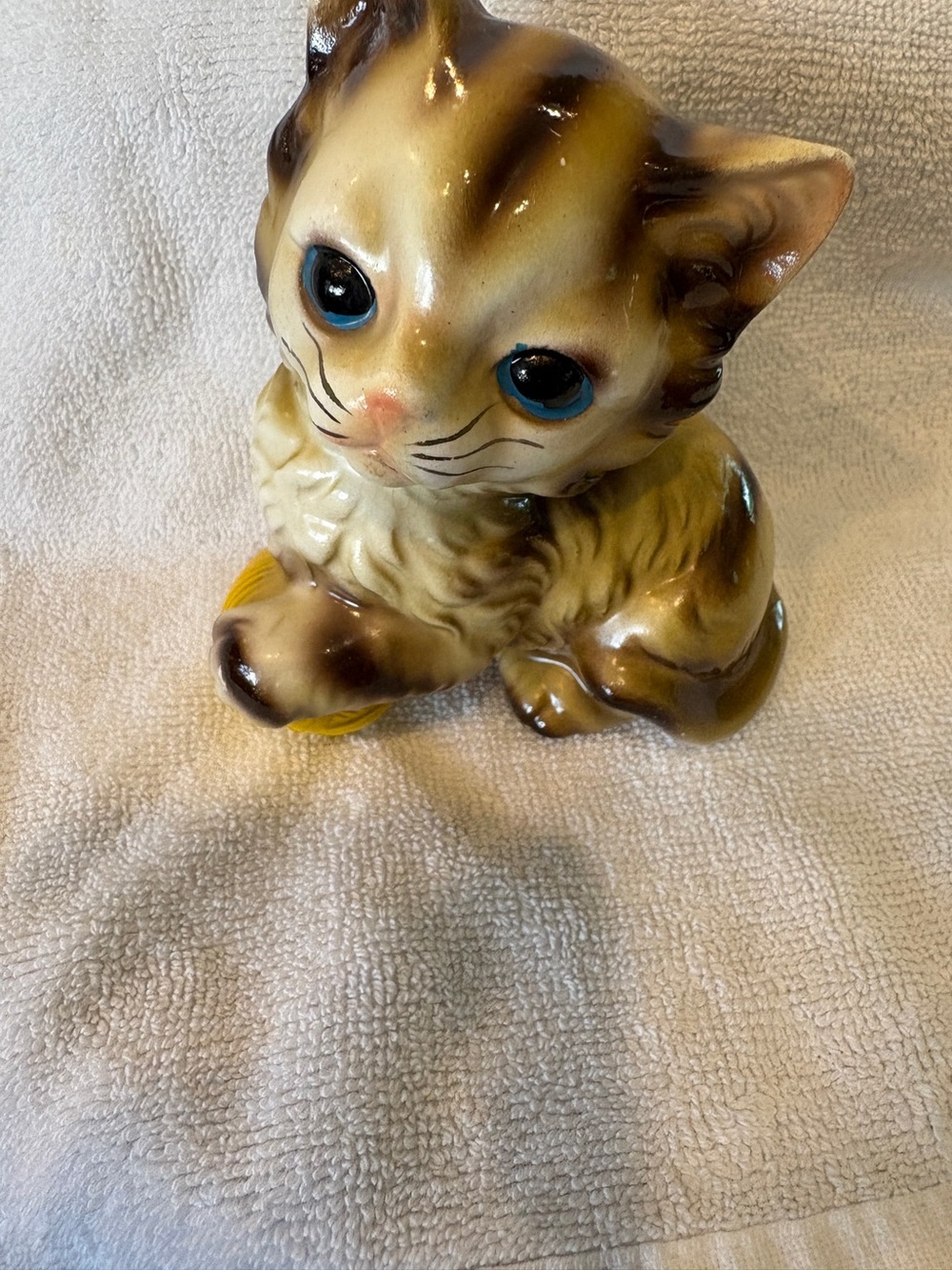 Choice Japan Imports Ceramic Kitten With Yarn Ball